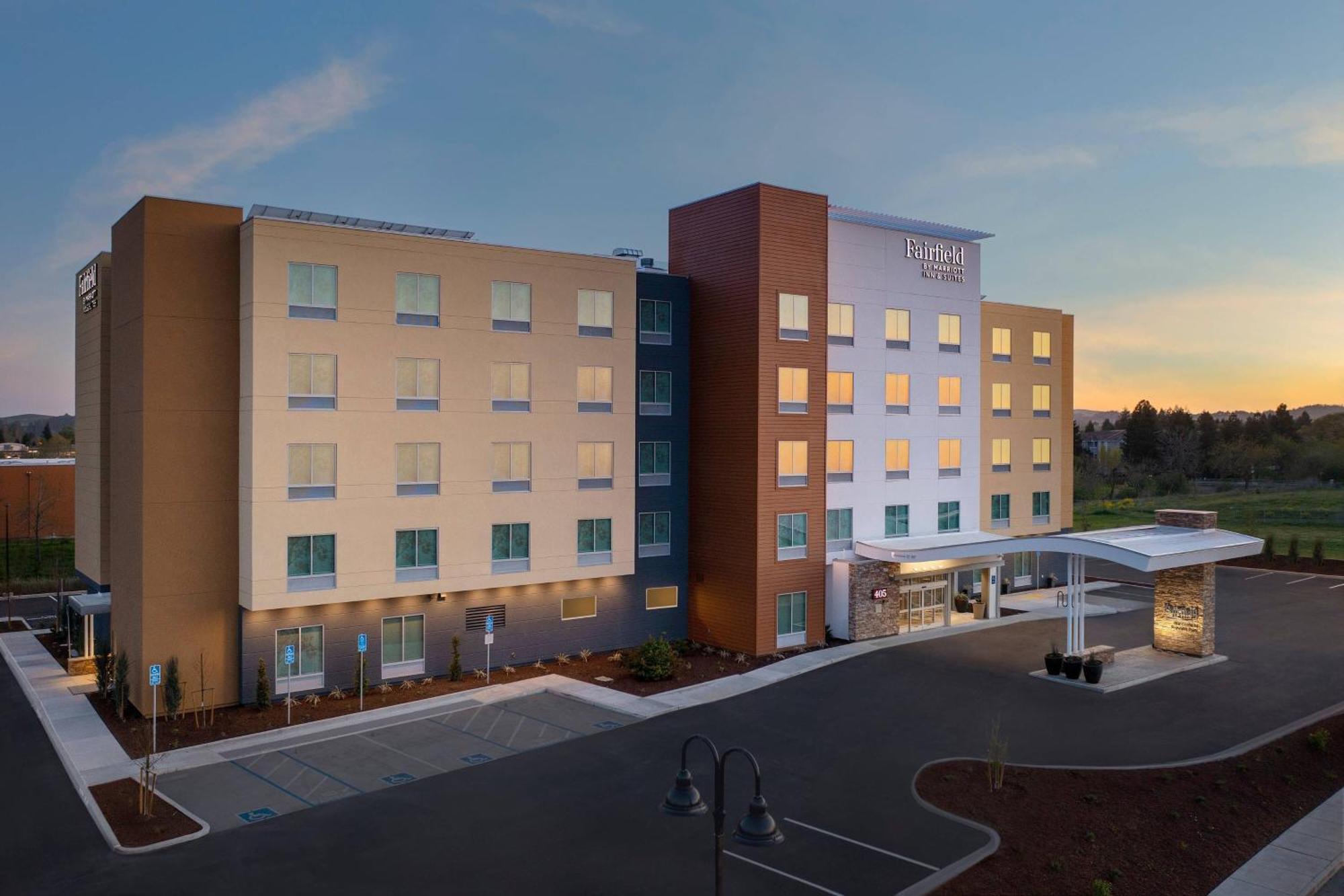 Fairfield Inn & Suites By Marriott Santa Rosa Ронерт-Парк Экстерьер фото